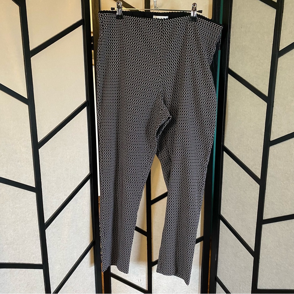Elle Monochrome Geometric Pants